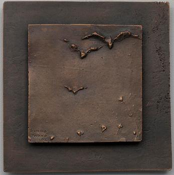 KIMMO PYYKKÖ, bronsrelief, sign. och dat. -02.