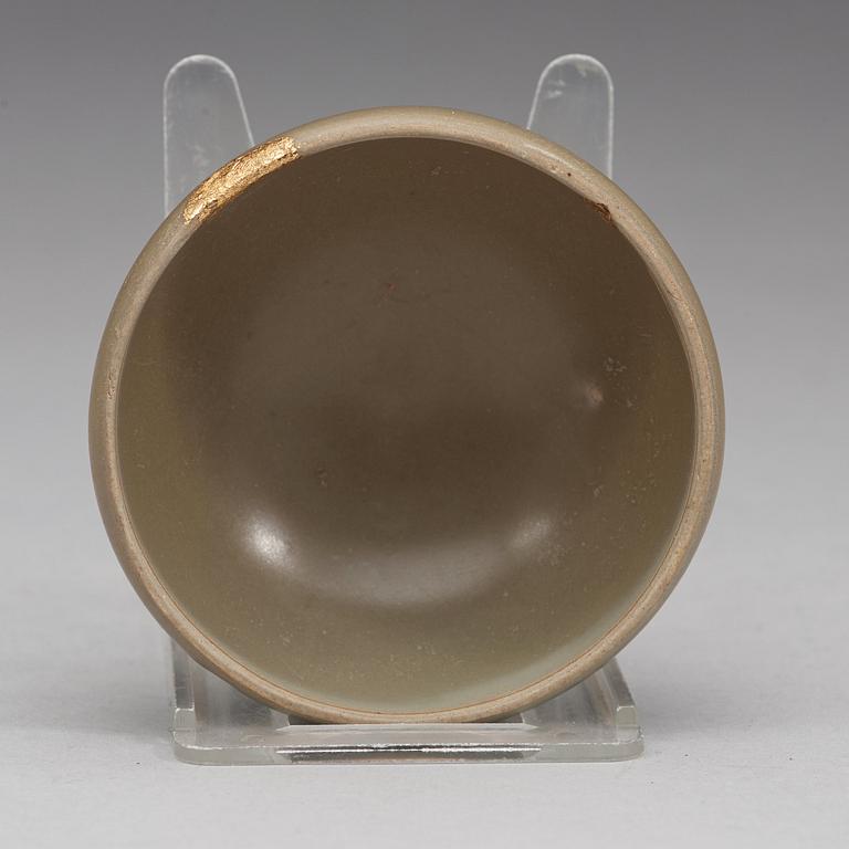 A small celadon bulb shaped tea bow, Ming dynasty (1368-1644).