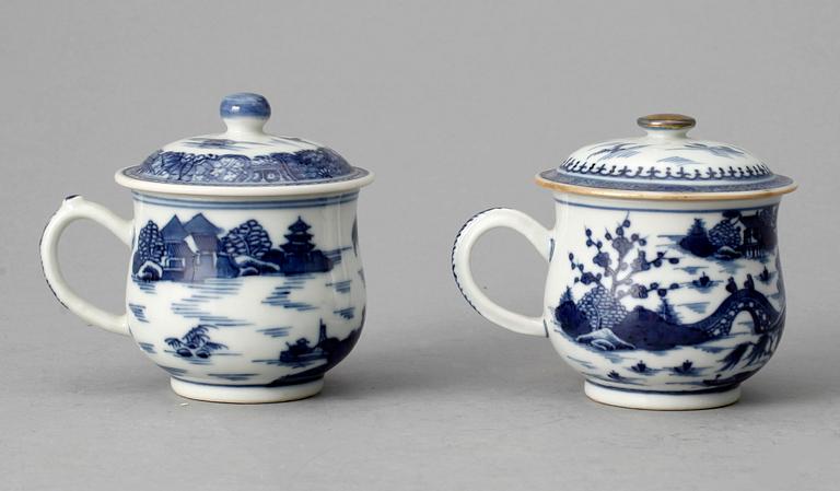 CREMEKOPPAR, 12 st, porslin, Kina, Qingdynastin, Jiaqing (1795-1820).