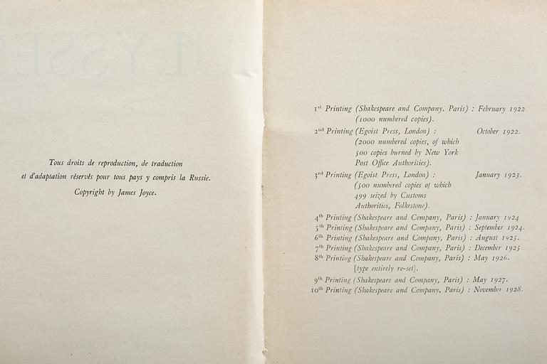 James Joyce, "Ulysses" paperback book 1928.