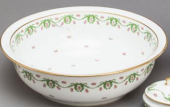 TVÄTTSERVIS, 3 dlr, tidigt 1900-tal, en del märkt Limoges, porslin.