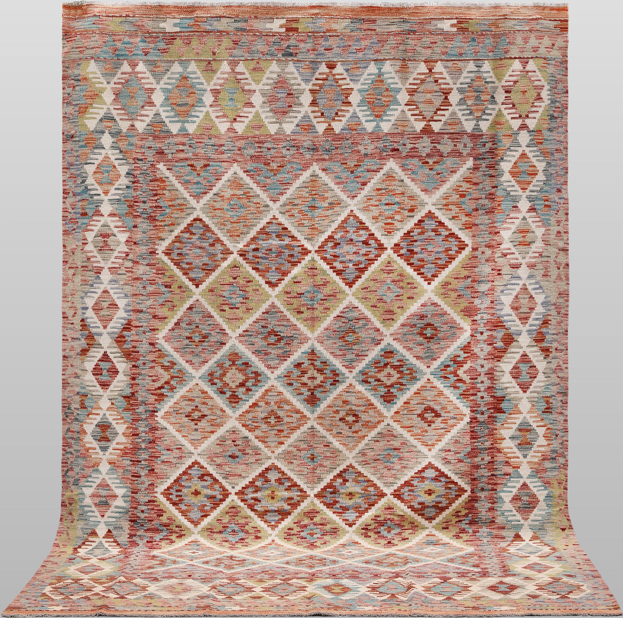 A Kelim carpet, 289 x 199 cm.
