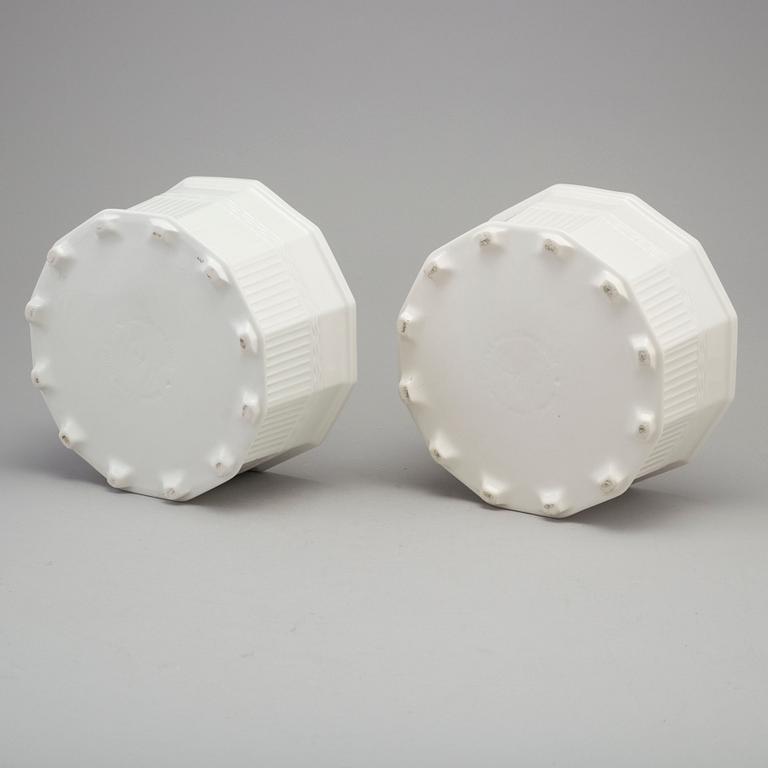 A pair of porcelain plant pots from Prins Eugens Waldemarsudde, Gustavsberg.