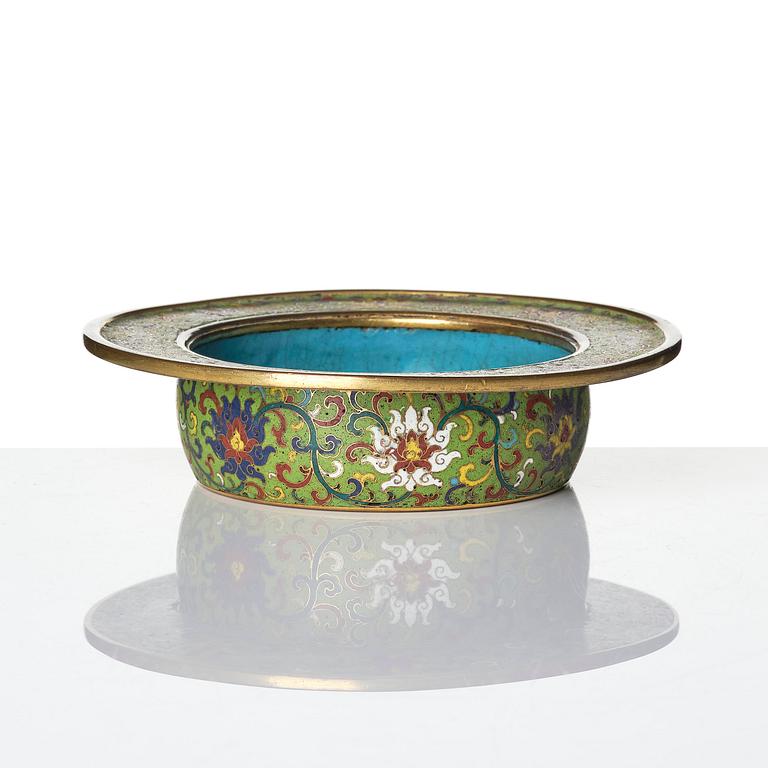 Kärl, cloisonne. Sen Mingdynasti.