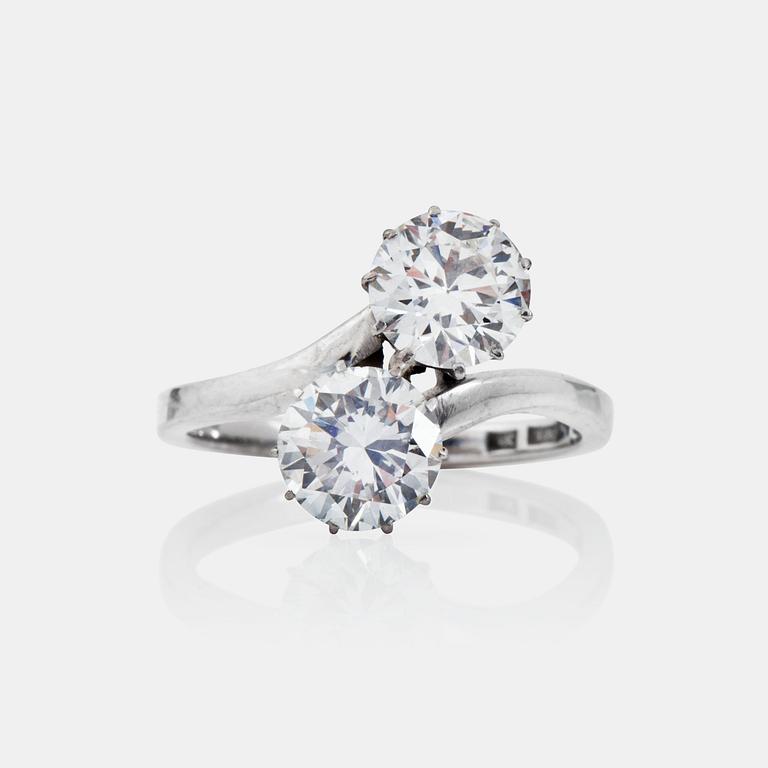 An old-cut diamond ring, total carat weight circa 3.20 cts. Quality circa H/VS.