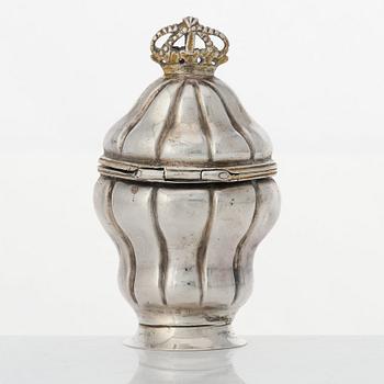 A Swedish 18th century parcel-gilt silver snuff-box, mark of Anders Rönnov, (Hälsningborg 1777-1802(1819)).