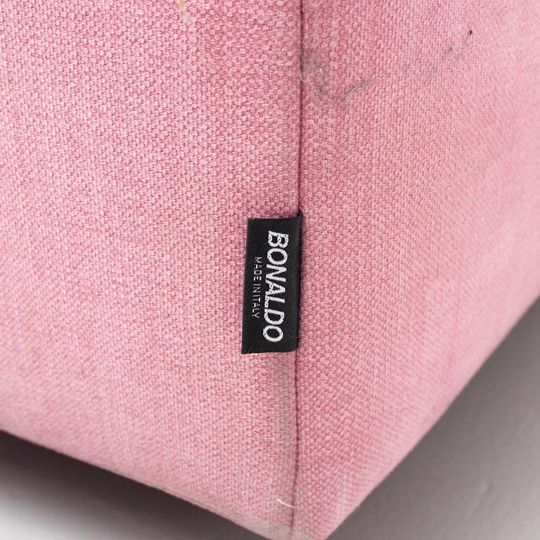 Giuseppe Viganò, a "Squaring" bed, Bonaldo, Italy.