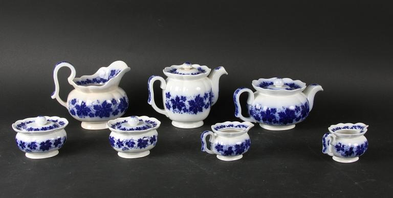 MAT-, KAFFE- och TESERVIS, 86 delar, flintgods, "Vinranka", Gefle.