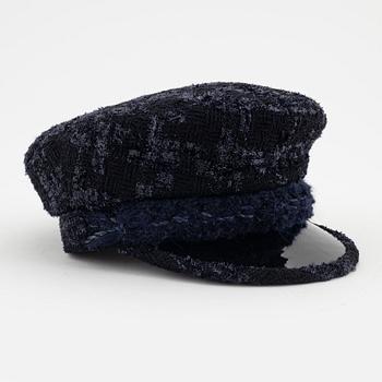 Chanel, a wool mix bouclé hat, size S.