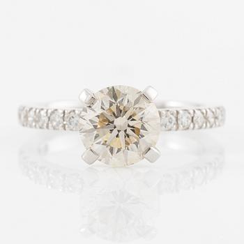 Ring, 18K white gold with brilliant-cut diamond.