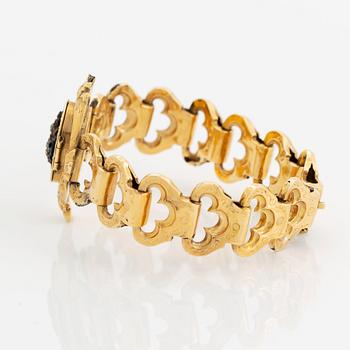 An 18K gold and enamel bracelet.