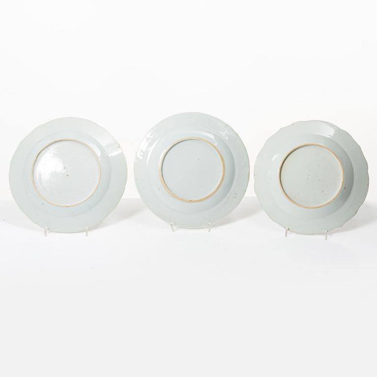 17 Famille Rose export porcelain plates, China, Qianlong (1736-95).