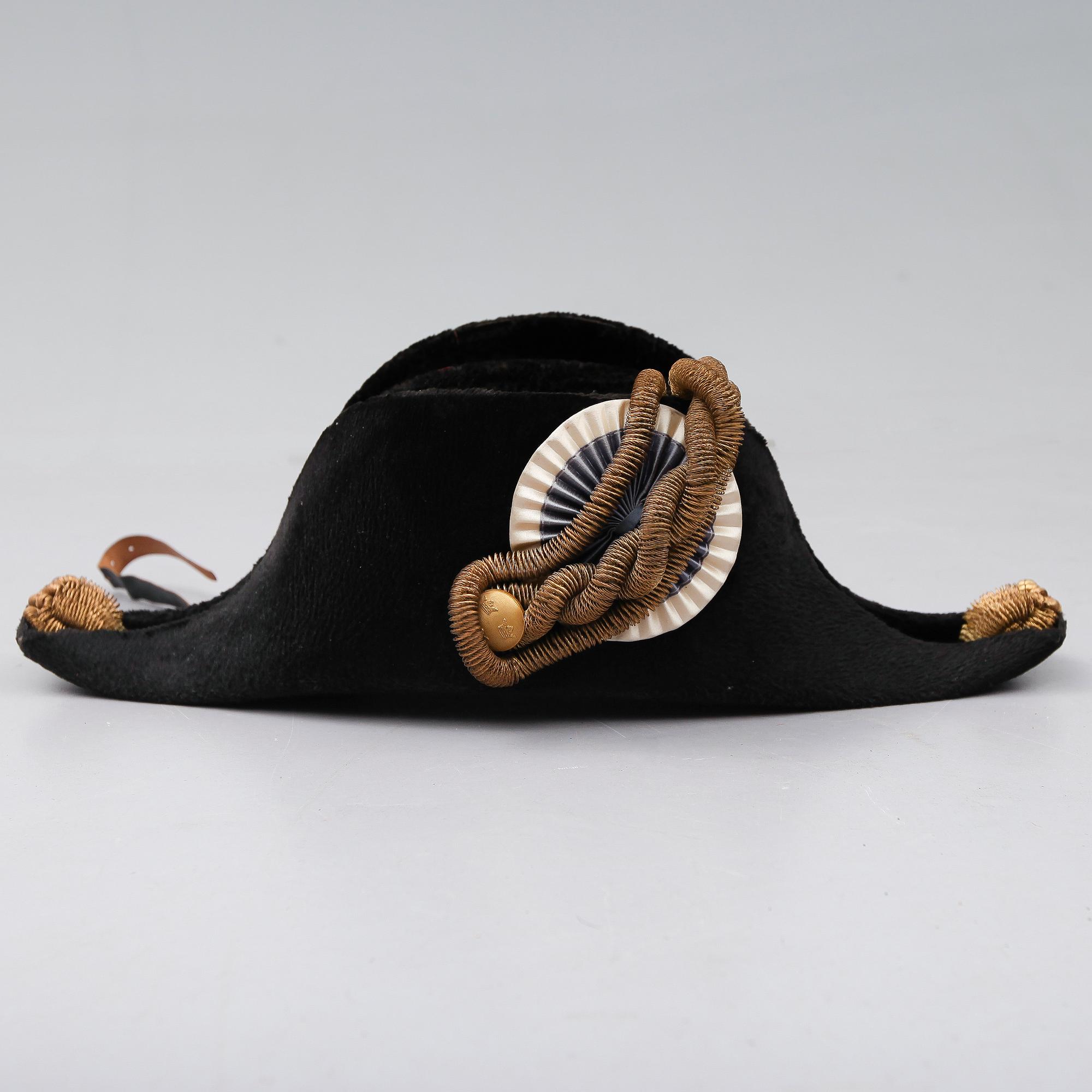 ÄMBETSMANNAVÄRJA, 1800-tal samt HATT, 1800-/1900-tal.