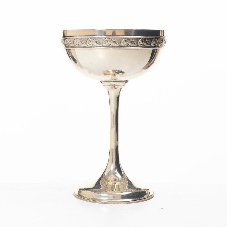C.G. Hallberg, Skål på fot, silver, Stockholm 1911.