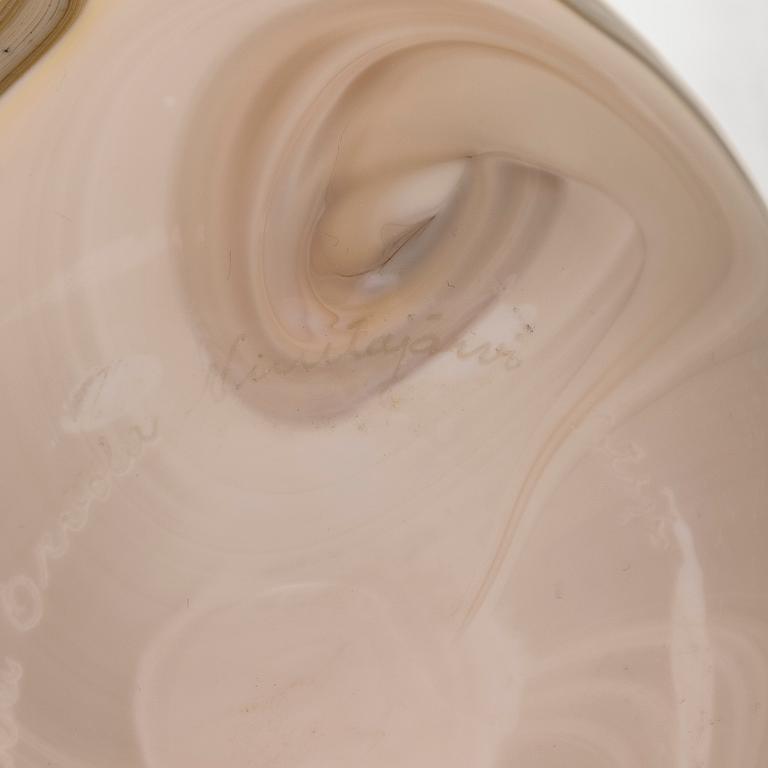Heikki Orvola, A unique glass bowl, signed Heikki Orvola Nuutajärvi Notsjö, 1978/1979.