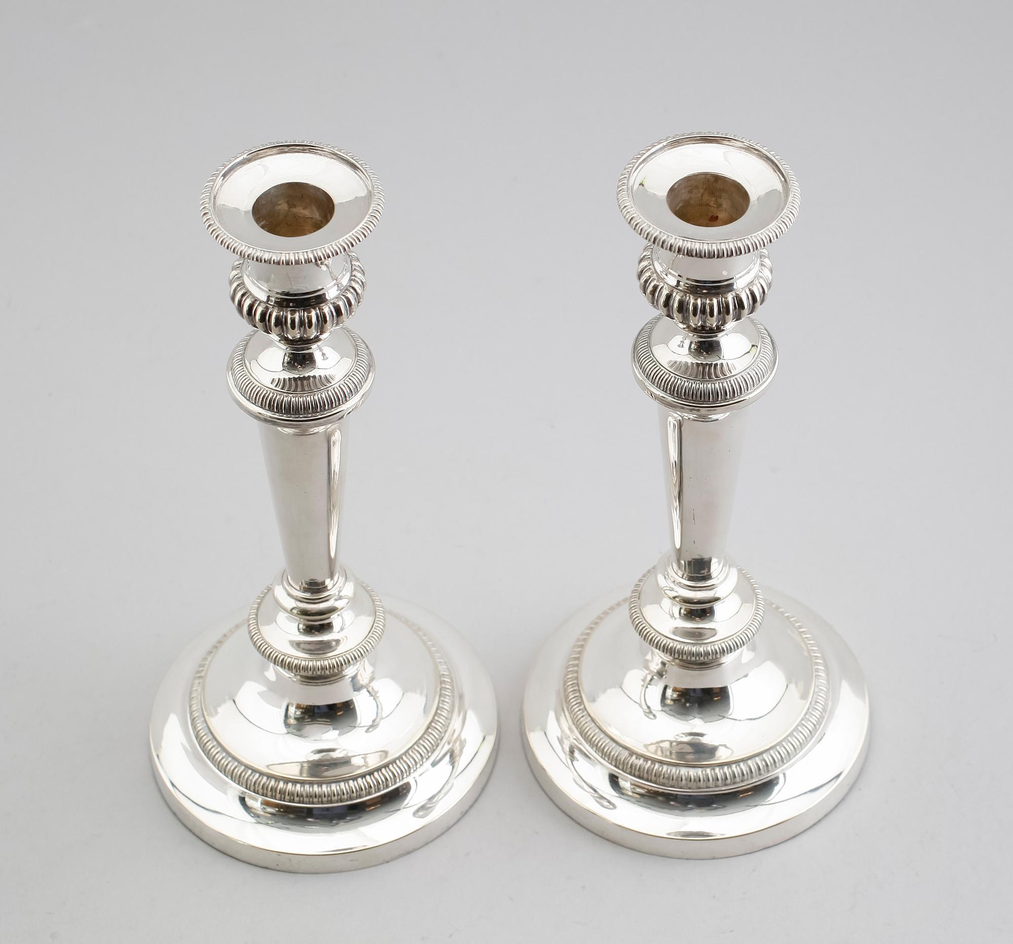 LJUSSTAKAR, 1 par, nysilver, gustaviansk stil, 1900-talets första hälft.