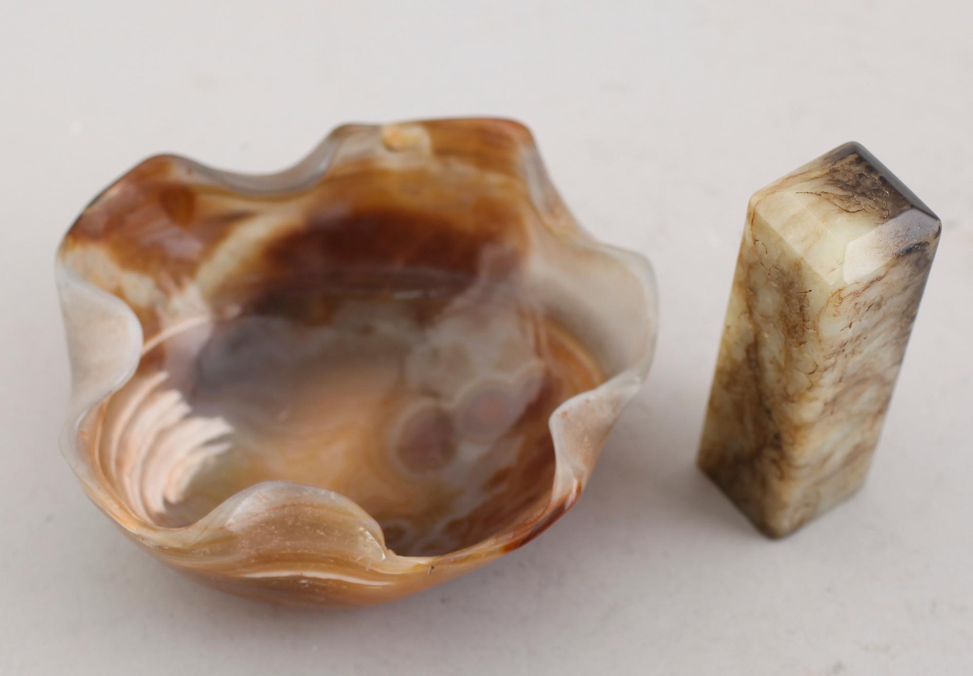 SKÅL SAMT SIGILL, nefrit/sten, Kina, sent 1900-tal.