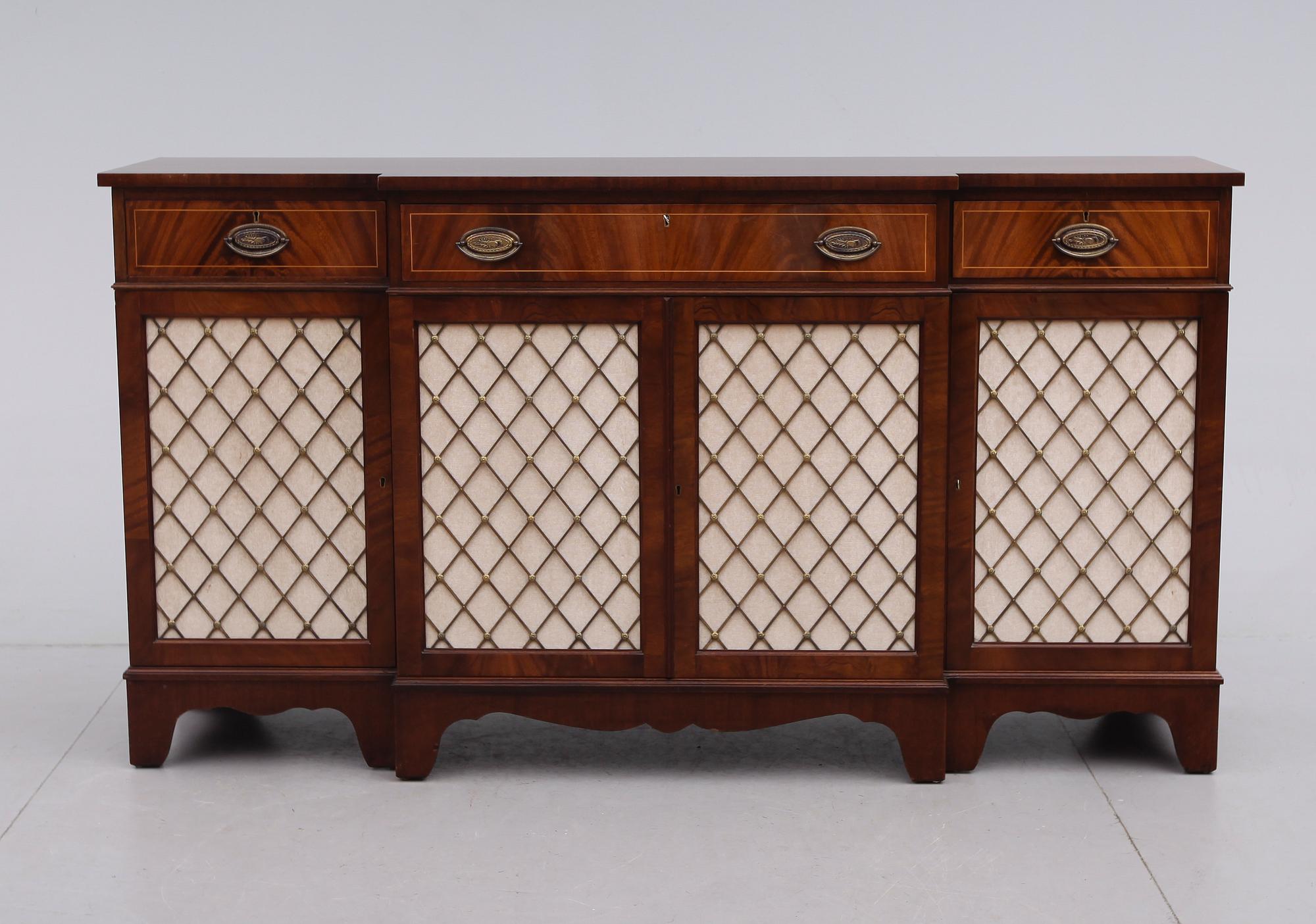 SIDEBOARD, England, 1900-talets andra hälft.
