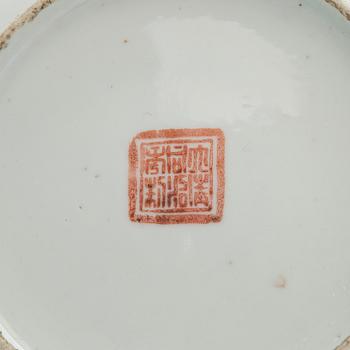 Skål, samt tallrikar, 9 st, porslin, Kina, Qingdynastin, 1900-tal.