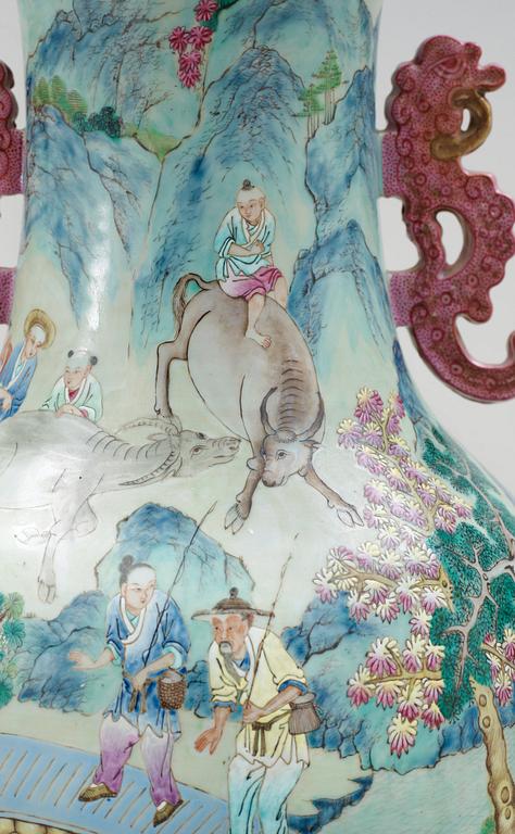 PRAKTVAS, porslin. Sen Qing dynastin.