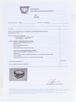 An 18K white gold ring, with 3 brilliant-cut diamonds totaling approximately 3.00 cts. With IGI and SJL- certificates.