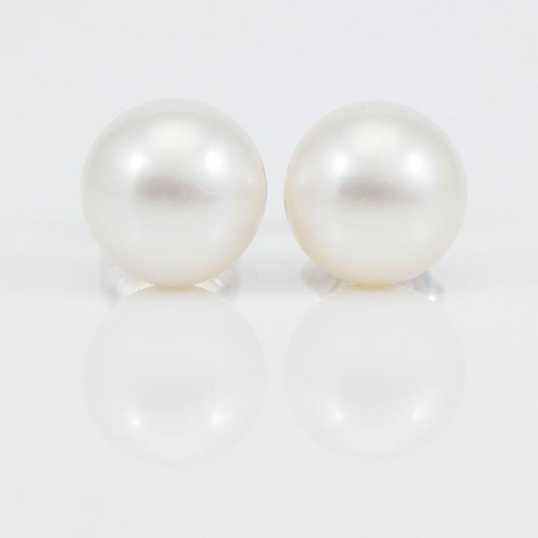 ÖRHÄNGEN, 1 par, vittonade odlade sötvattenspärlor.