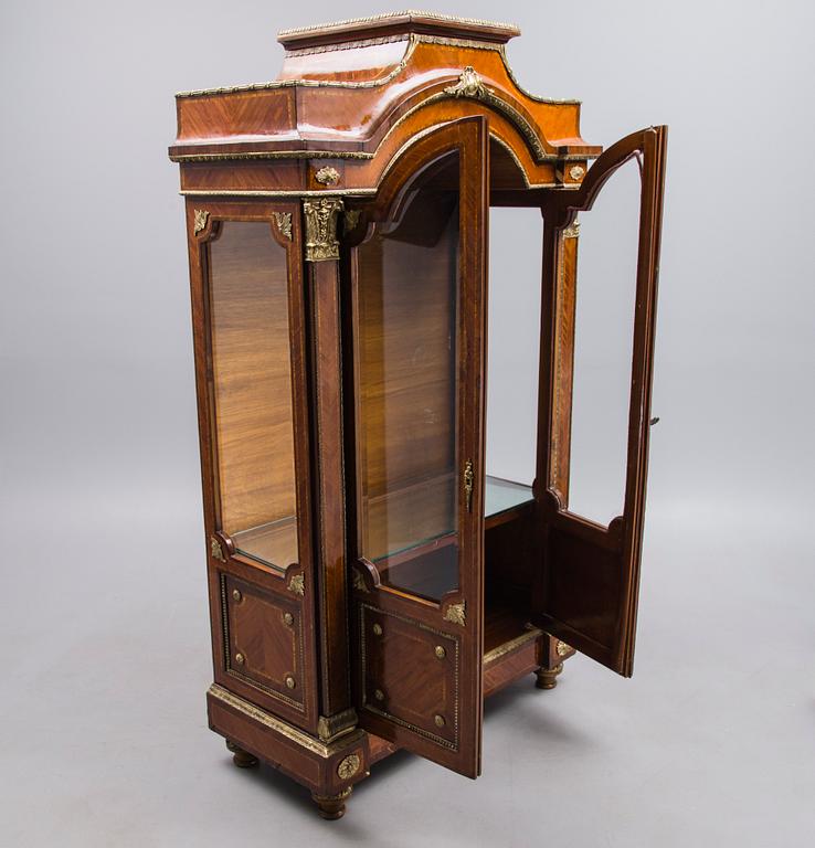 VITRIN, empirestil, 1900-talets slut.