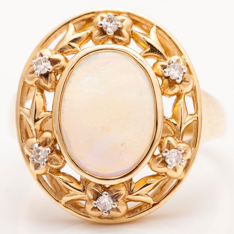 RING, 14K guld, opal och diamanter ca 0.12 ct tot.