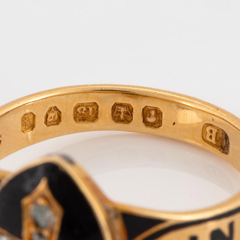 A mourning ring in 18K gold and black enamel set with rose-cut diamonds.