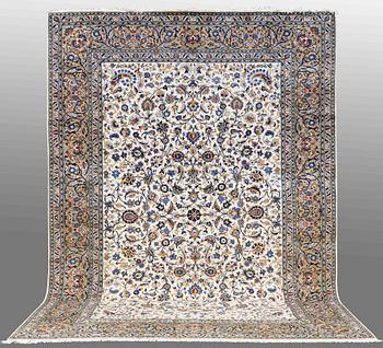 A CARPET, Kashan, ca 410 x 280 cm.