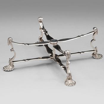 Robert Tyroll, dishcross, silver, London 1744.