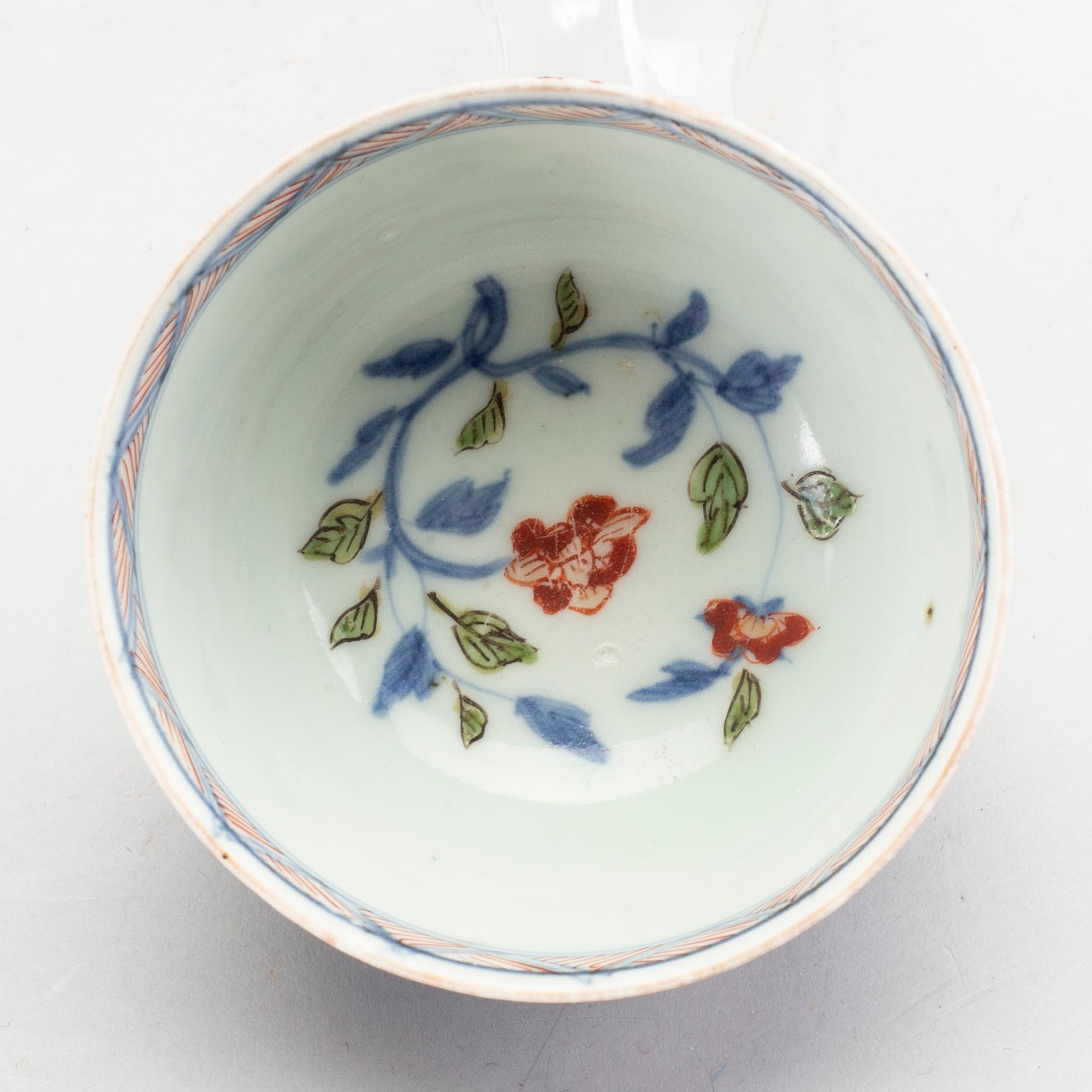 Kopp med fat, porslin. Japan, Edo (1603-1868).