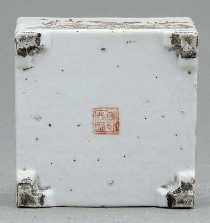 STÄLL. Porslin, Kina, 1800-tal.