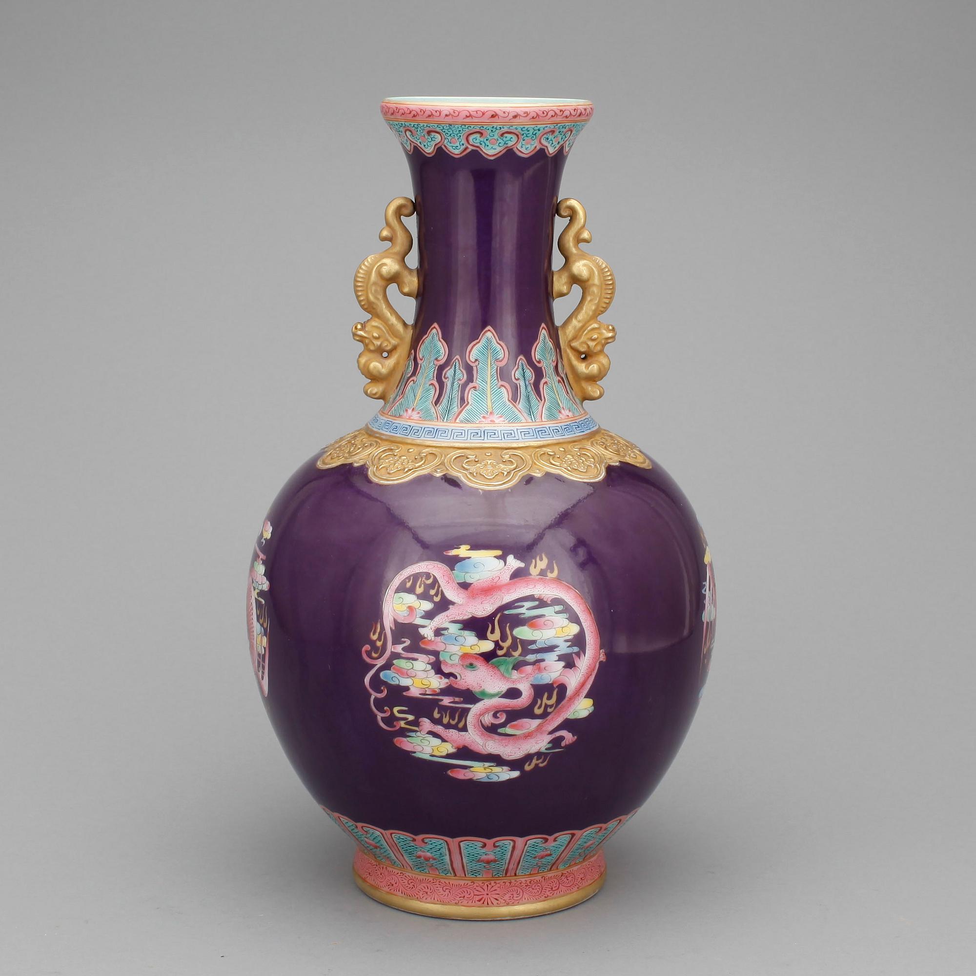 VAS, porslin, Kina, sent 1900-tal.