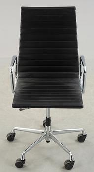 CHARLES & RAY EAMES, skrivbordsstol, "Aluminium group", modell EA 119, Vitra.