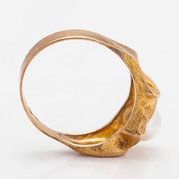 Björn Weckström,  A 14K gold ring 'Lapintaika' with a cultured pearl. Lapponia 1970.
