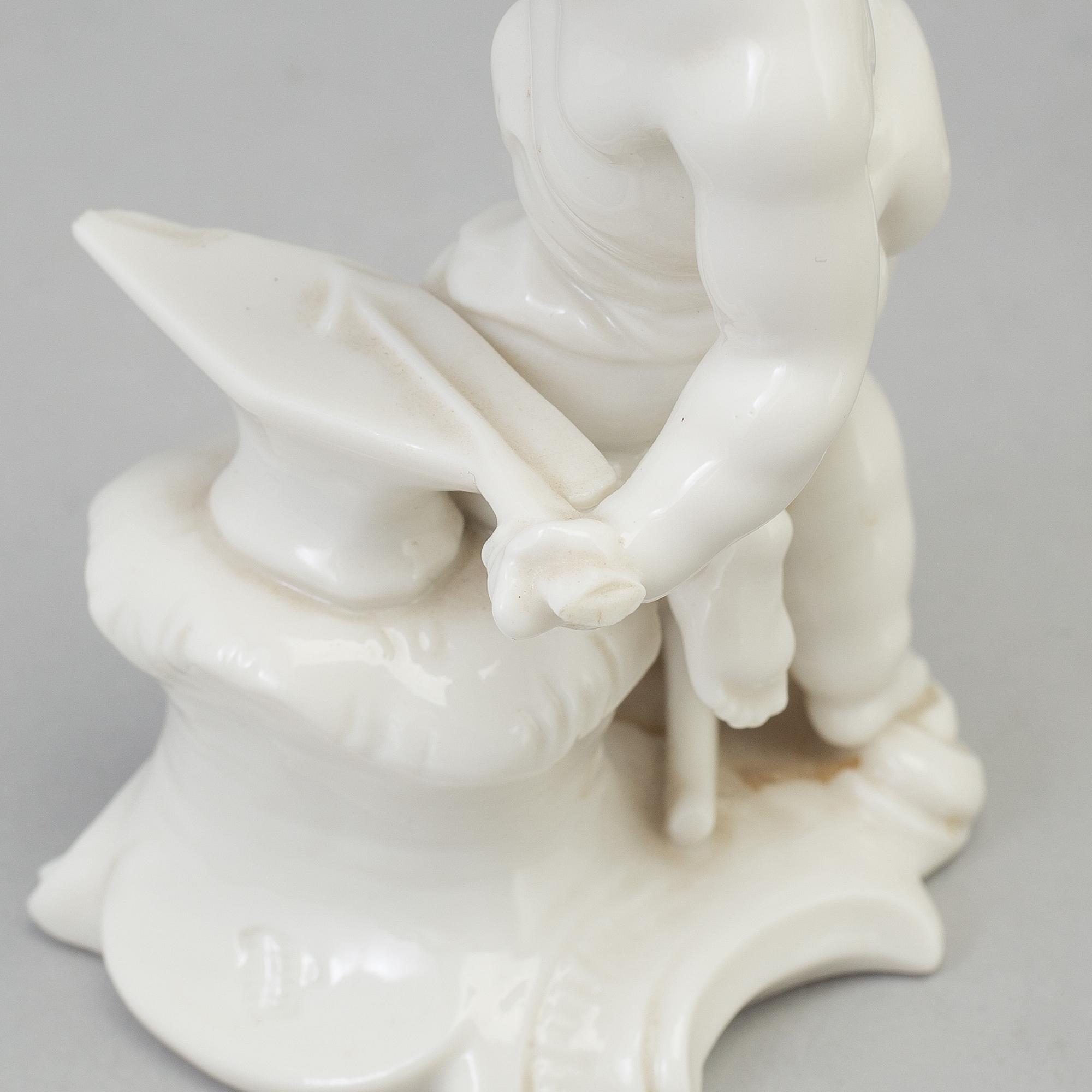 A set of three porcelain figurines, among others Rudolstadt, around 1900.