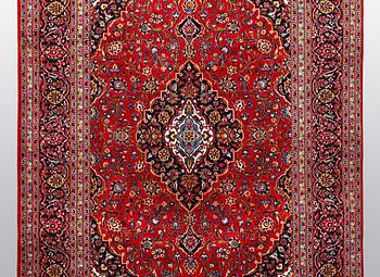 A carpet, Kashan, ca 298 x 202 cm.