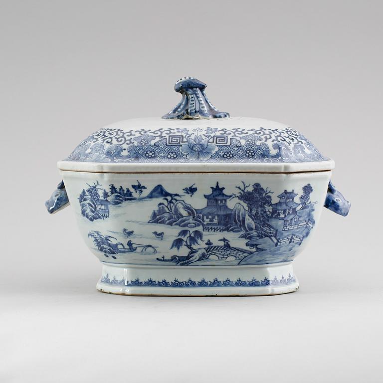 TERRIN MED LOCK, porslin, Kina, Qianlong 1736-1795.