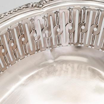 A  French silver centre-piece bowl, marked André Aucoc, Paris, around the turn of the century 1800/1900.