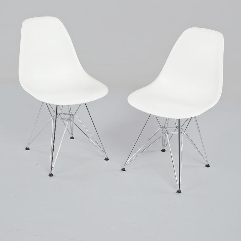 STOLAR, ett par, "Plastic chair", Charles och Ray Eames, Vitra, 2000-tal.