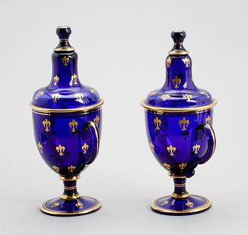 LOCKPOKALER, 1 par, blått glas, Kosta, 1900-talets mitt.