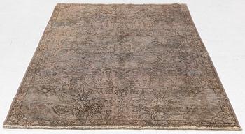 Rug, Tabriz pattern, 253 x 159 cm.