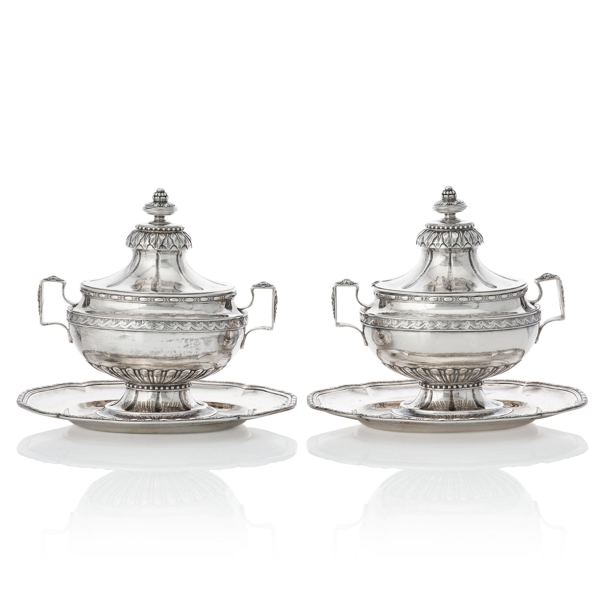 Arvid Floberg, såsterriner med lock och fat, ett par, silver, Stockholm 1780. Gustavianska.