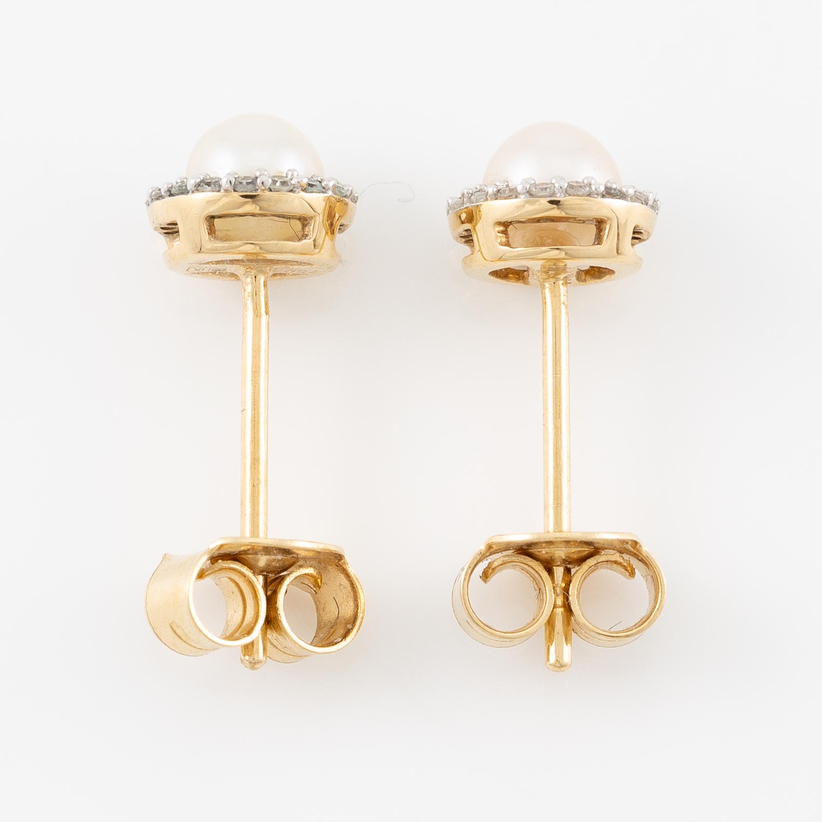 Earrings, a pair, 18K gold with pearls and small diamonds.