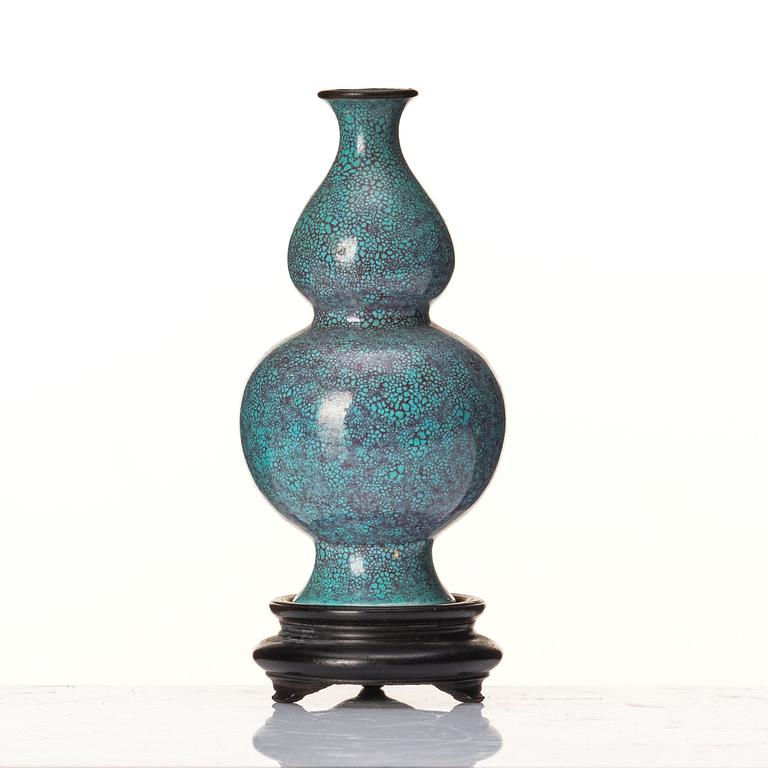 A Chinese double gourd 'robins egg' vase, Qing dynasty, 19th century.