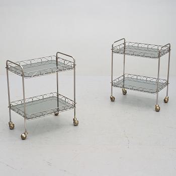 SERVERINGSVAGNAR, ett par, 1900-talets andra hälft.