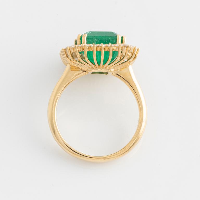 Ring with emerald-cut emerald and brilliant-cut diamonds.