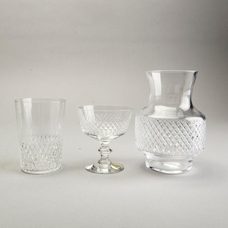 A Vicke Lindstrand 48 pcs Diamant glass service Kosta later part of 20th century.