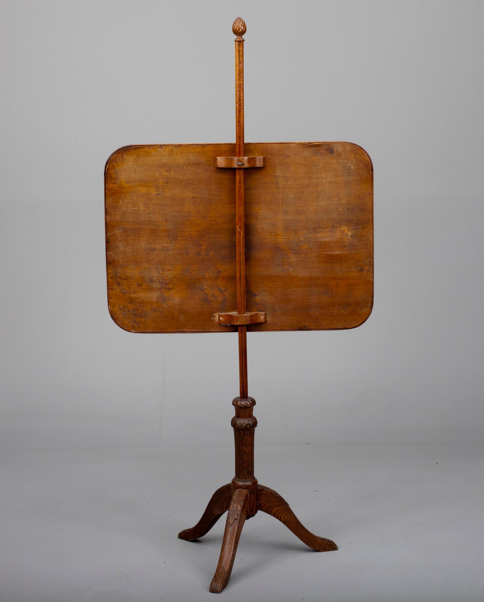 ELDSKÄRM, mahognyfanerad, korsstygnsbroderi, 1800-talets mitt.